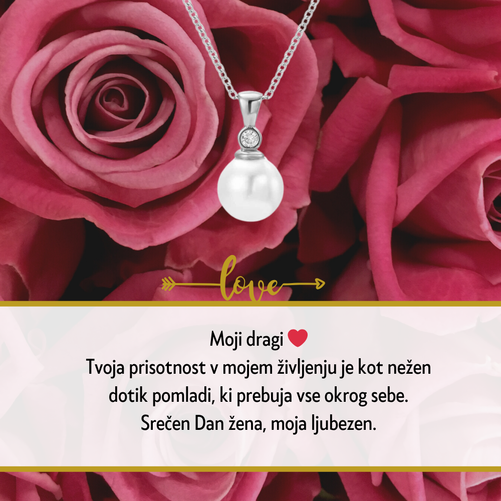 Personalizirana srebrna verižica z vgraviranim imenom in datumom, obdana z majhnimi kristali, kot idealno darilo za Dan žena. Elegantna darilna škatla na beli podlagi z rdečo vrtnico ob strani, simbolizira ljubezen in spoštovanje na poseben dan