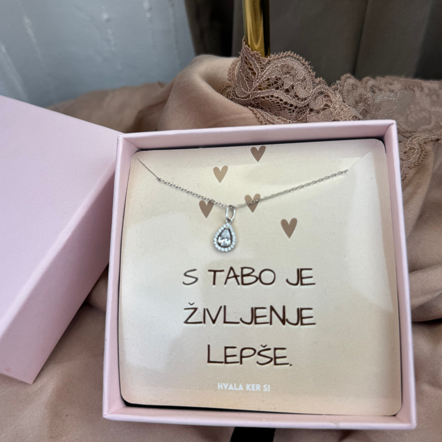 116. Nova kolekcija I Verižica s posvetilom I Darilo, ki se zapiše v večnost.